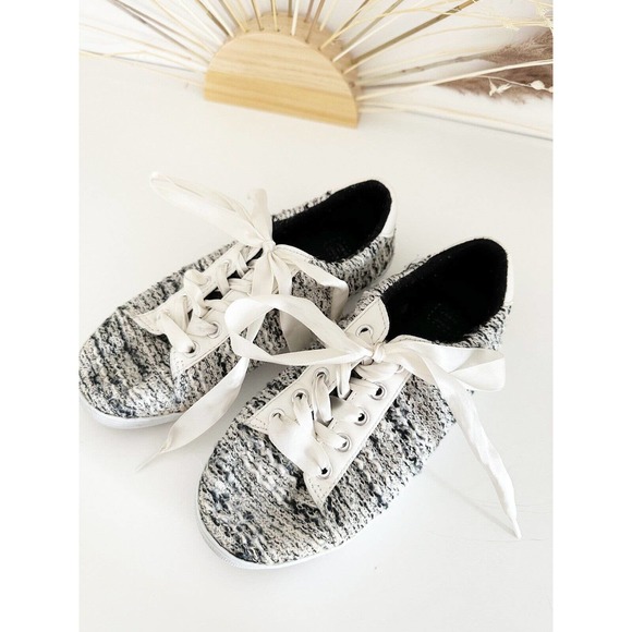 Janie and Jack Other - Janie and Jack size 1 tweed ribbon lace black and white shoes